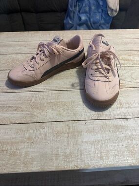 PUMA Women’s Pink Lace-Up Casual Sneakers